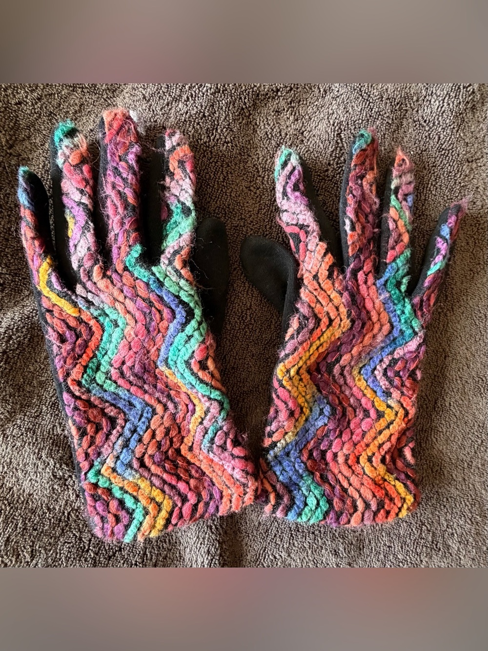 2 Chic Multicolor Chevron Knit Gloves with Black Palms